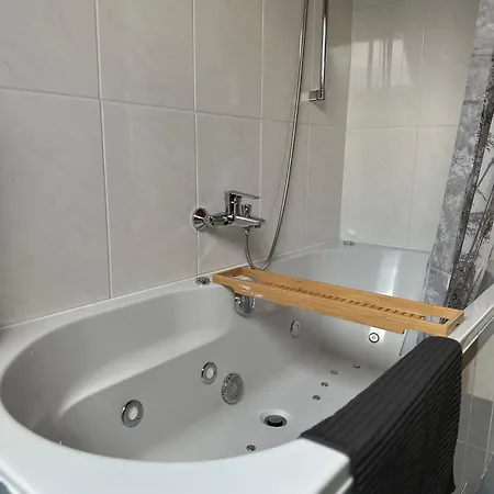 Апартаменты Capobnb Bergsicht, Nh Interlaken Whirlpoolbaden *